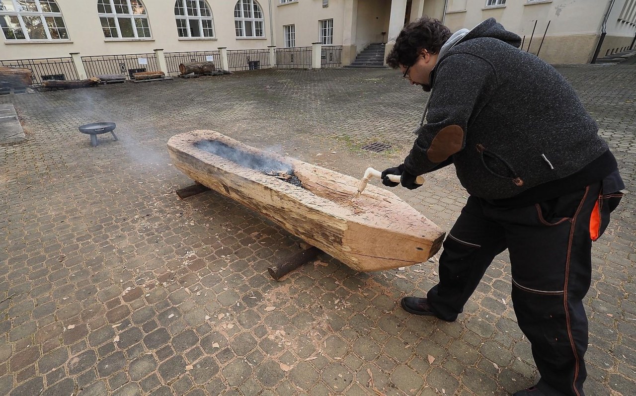 AUFRUF ZUM HANDEL MONOXYL - Herstellung einer Replik eines prähistorischen Bootes