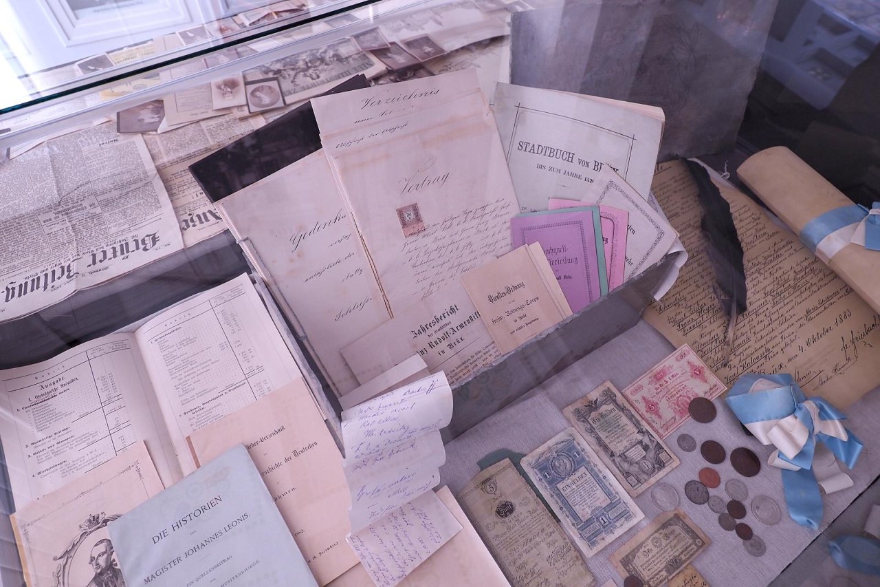 Time” capsule from the demolished building of the Regional Court at I. náměstí in Old Most