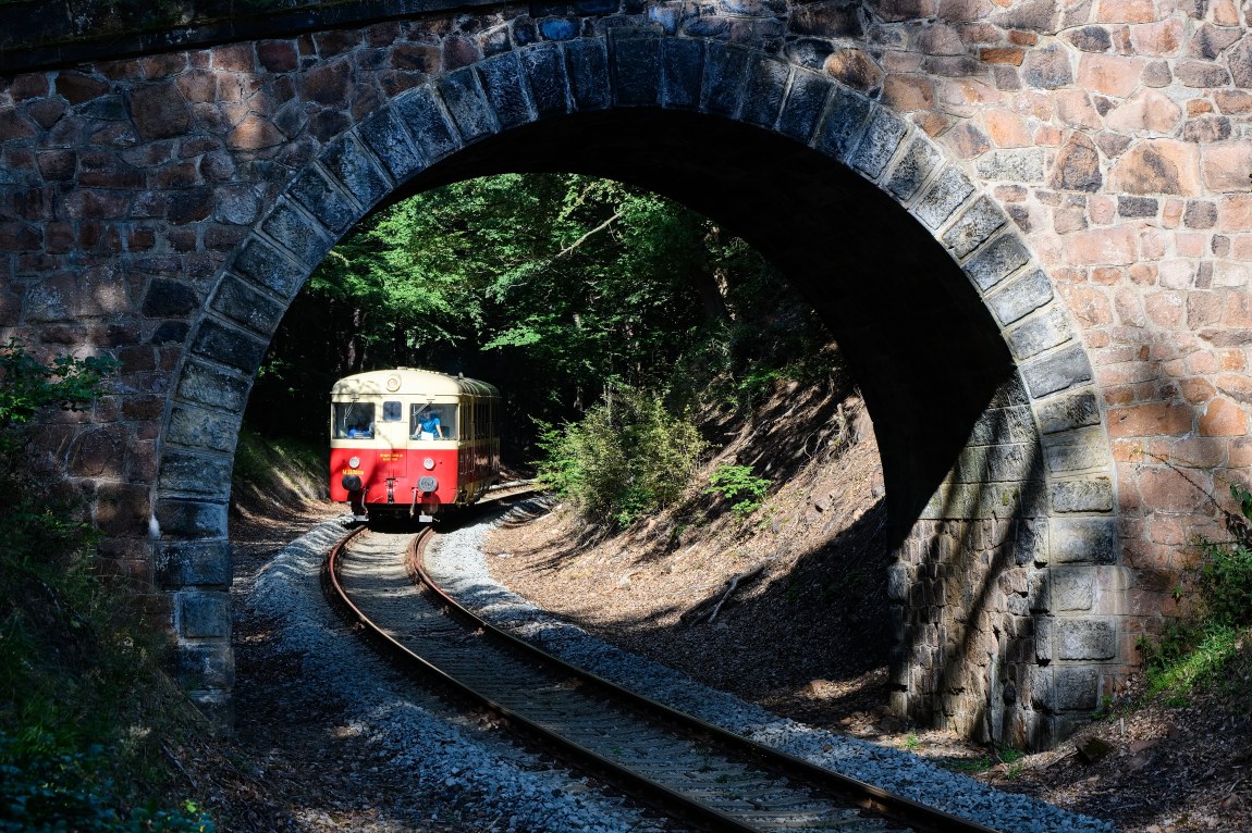 „ŽELEZNICE SPOJUJE! / DIE EISENBAHN VERBINDET!“